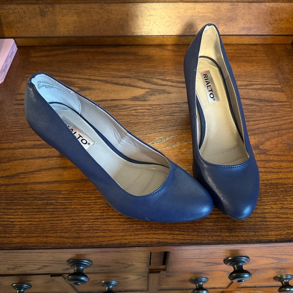 Navy blue heels